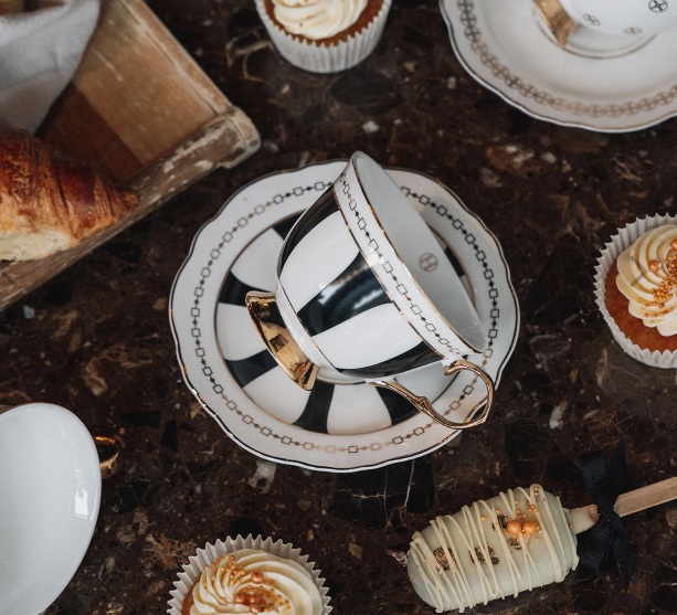 Cup with saucer - Strisce Nero